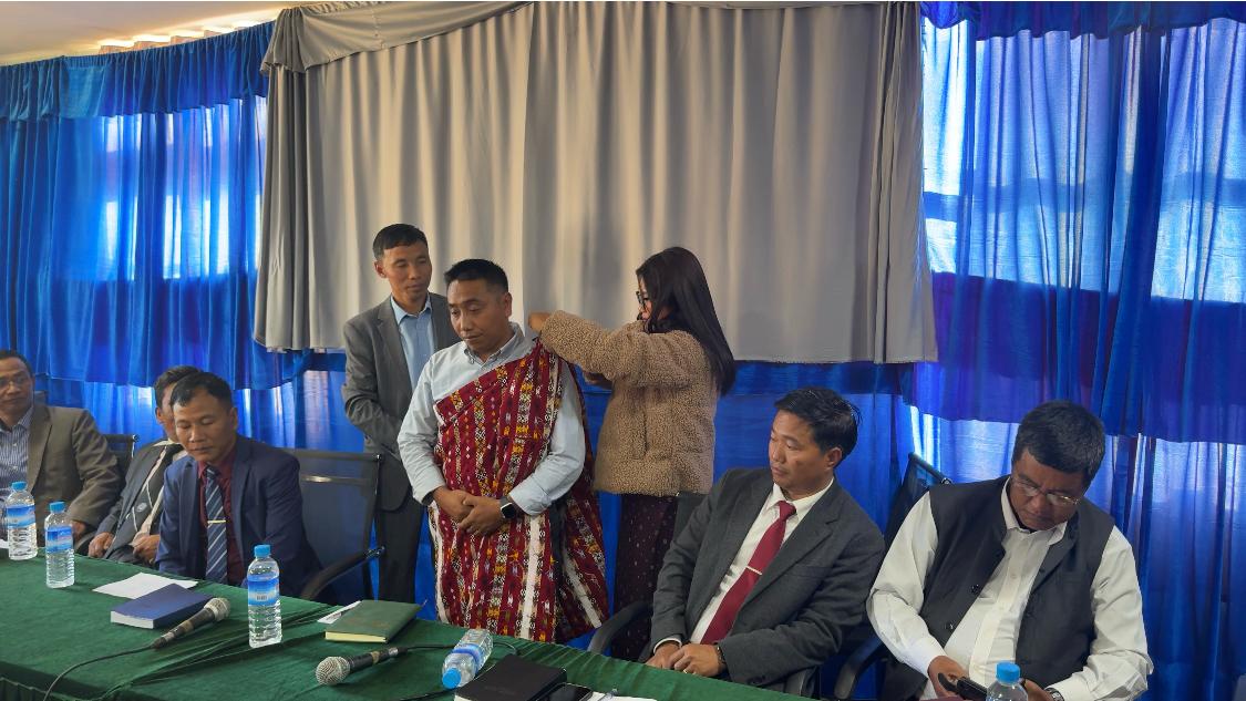 Jacob Thang receiving community recognition